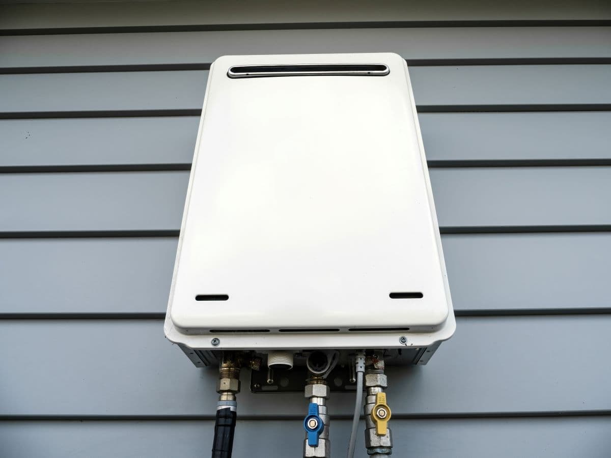 Featured image for The Benefits of Tankless Water Heaters: A Must-Have for Modern Plumbing Remodels